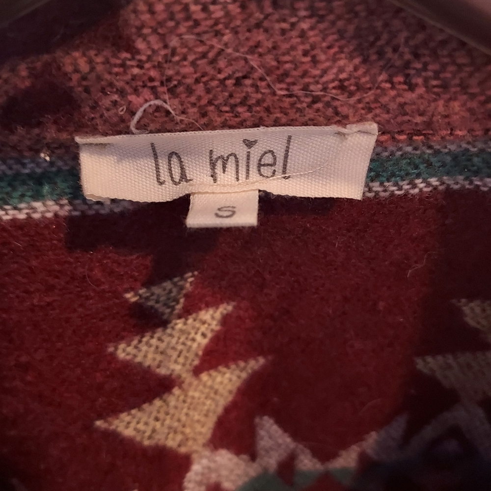 LA MIEL Geometric Button Down Shacket - Picture 2 of 3